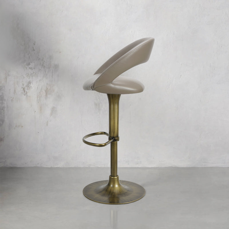 Plain-grain cowhide bar chair HD-7186 by Heduedmobel, featuring a sleek design and comfortable seating.