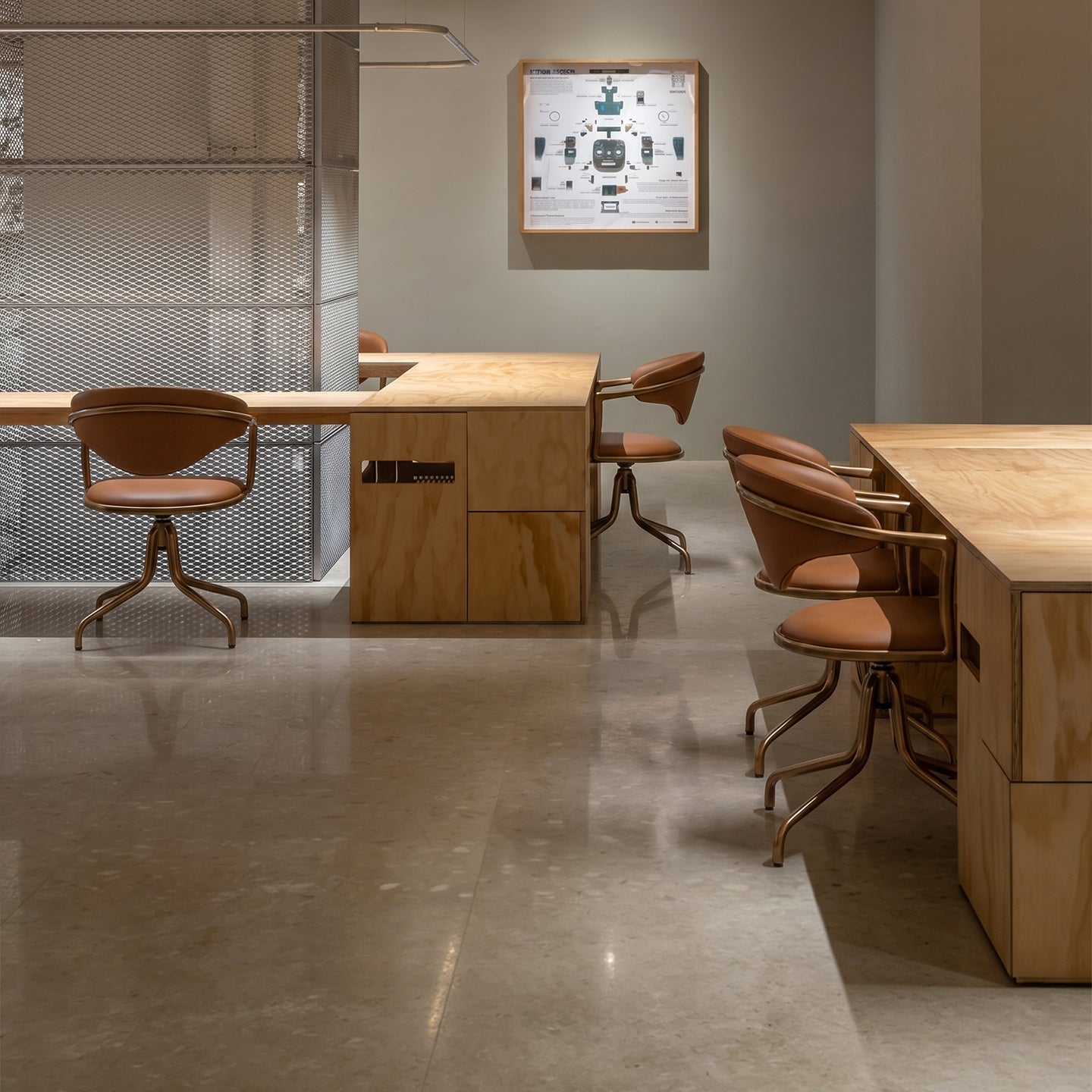 Heduedmobel Meirou PU leather leisure chair with plain-grain cowhide upholstery, modern design, and comfortable seating.