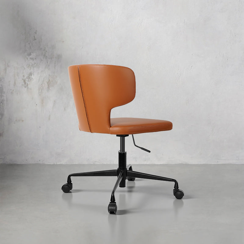 Meirou PU Leather HD-815 chair by Heduen Möbel with a sleek design and comfortable cushioning in a modern setting.