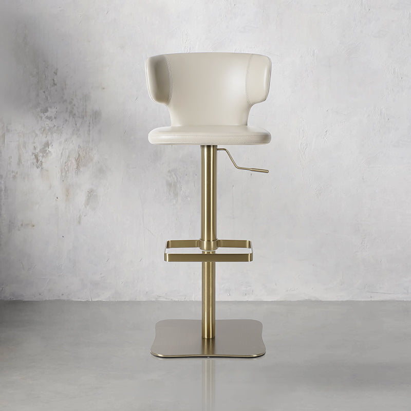 Plain-grain Cowhide HD-7567 bar chair with black metal legs, showcasing its sleek design and cushioned seat.