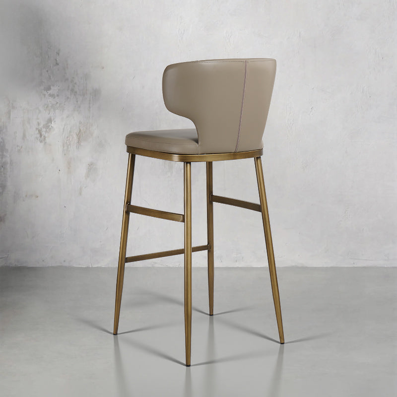 Meirou PU leather bar chair HD-7108 with a sleek design and comfortable cushioning in a modern setting.