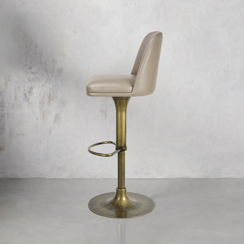 Plain-grain cowhide bar chair HD-7208 by Heduen Möbel with a sleek design and sturdy frame in a neutral color.