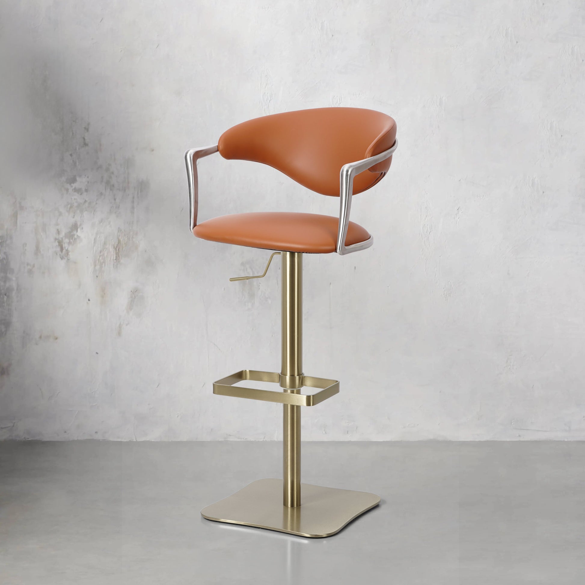 Meirou HD-7753 bar chair in brown PU leather with plain-grain cowhide upholstery and sleek frame design.